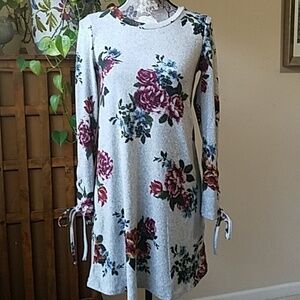 NWT Long sleeve floral dress w/lace up sleeve Sz S